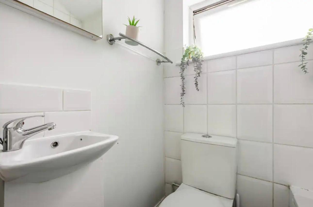 Lovely 3-bed 20 Minutes To Apartamento *